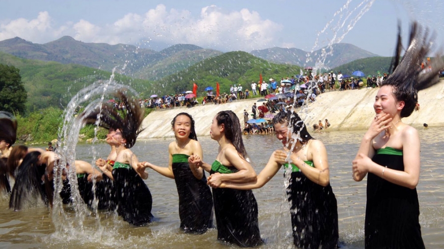 Chuẩn bị khai hội té nước Then Kin Pang lớn nhất Việt Nam tại Lai Châu